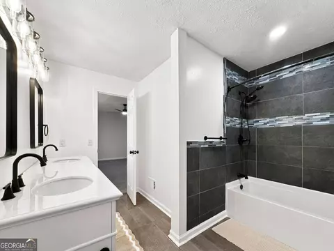 Bath - 76 Willis Rd, Molena, GA 30258 photo 3 of 5