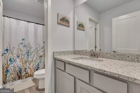 Bath - 706 Windstream Dr, Lagrange, GA 30241 photo 2 of 3