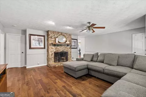 1820 Commonwealth Ave, Cumming, GA 30041