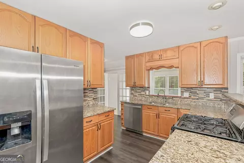 Kitchen - 85 North Dr, Hampton, GA 30228 photo 3 of 3