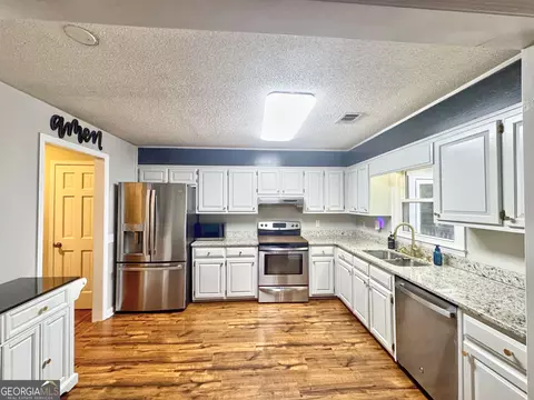 Kitchen - 5 Smokemont Dr, Lagrange, GA 30241 photo 2 of 3