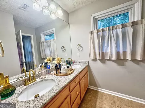 Bath - 5 Smokemont Dr, Lagrange, GA 30241 photo 1 of 3