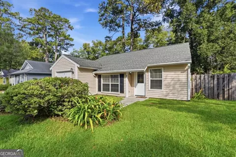 2 E White Hawthorne Dr, Savannah, GA 31419