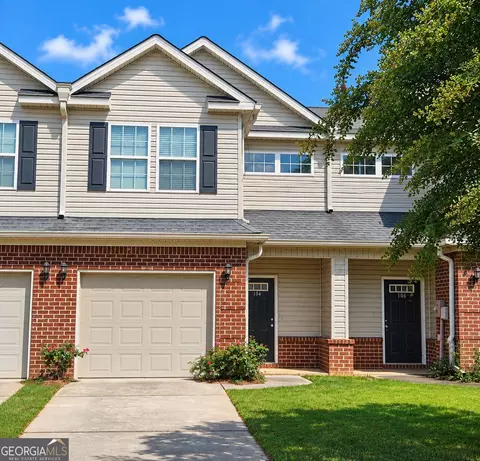104 Cottage Cir, Byron, GA 31008