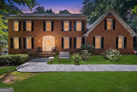 85 Shadow Lake Dr SW, Lilburn, GA 30047