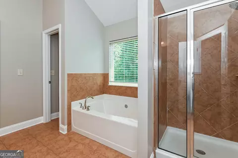 Bath - 3565 Flycatcher Way, Duluth, GA 30097 photo 3 of 5