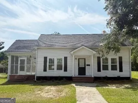 411 W Pine St, Swainsboro, GA 30401