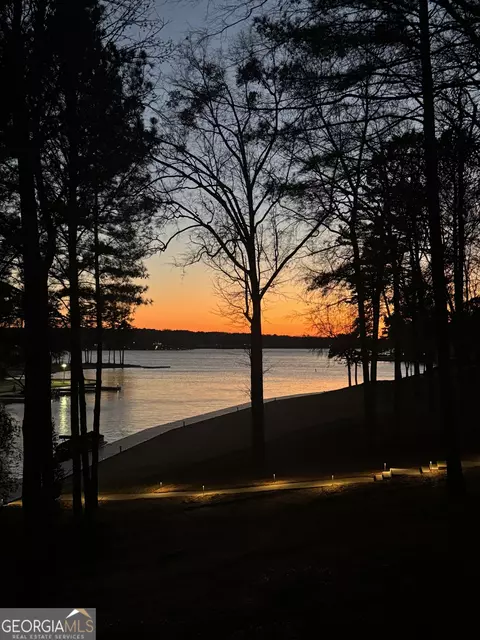 1001 Marina Cove Ln # B, Greensboro, GA 30642