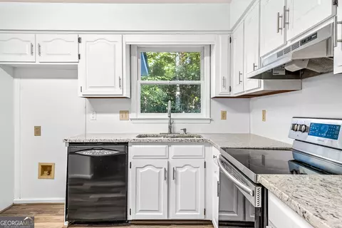 Kitchen - 106 Mckinley Cir, Lagrange, GA 30240 photo 1 of 3