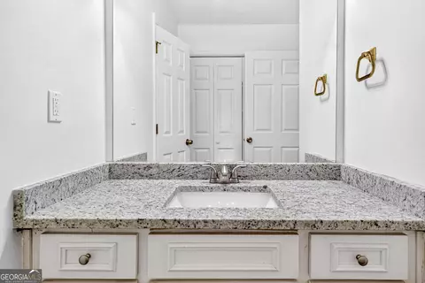 Bath - 106 Mckinley Cir, Lagrange, GA 30240 photo 6 of 7