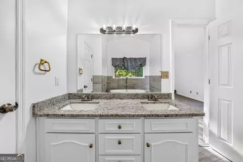Bath - 106 Mckinley Cir, Lagrange, GA 30240 photo 2 of 7