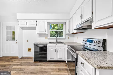Kitchen - 106 Mckinley Cir, Lagrange, GA 30240 photo 3 of 3