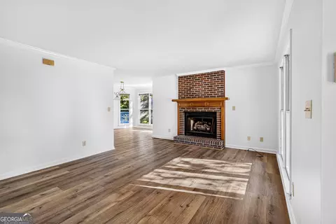 Living - 106 Mckinley Cir, Lagrange, GA 30240 photo 3 of 4