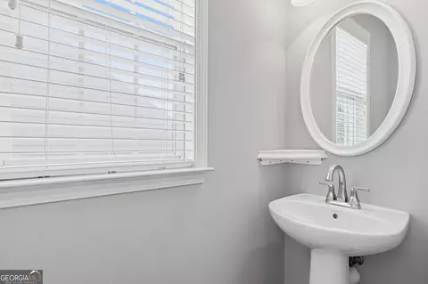 Bath - 710 Berkeley Ter, Canton, GA 30115 photo 1 of 4