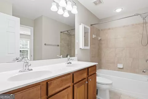 Bath - 710 Berkeley Ter, Canton, GA 30115 photo 2 of 4