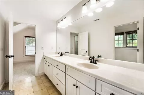 Bath - 3406 Keswick Ct, Chamblee, GA 30341 photo 4 of 7
