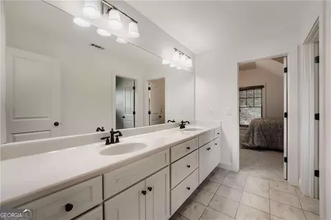 Bath - 3406 Keswick Ct, Chamblee, GA 30341 photo 3 of 7