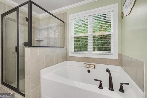 Bath - 588 Calgary Downs Dr, Winder, GA 30680 photo 2 of 4