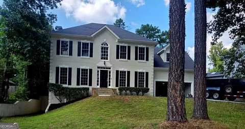 180 Shyrewood Dr, Lawrenceville, GA 30043