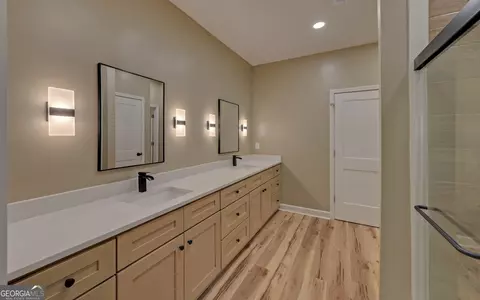 Bath - 55 Wesley Cir, Toccoa, GA 30577 photo 1 of 5