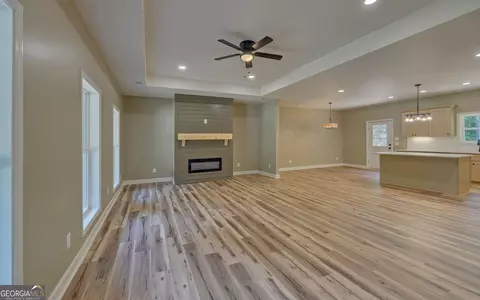Living - 55 Wesley Cir, Toccoa, GA 30577 photo 1 of 4