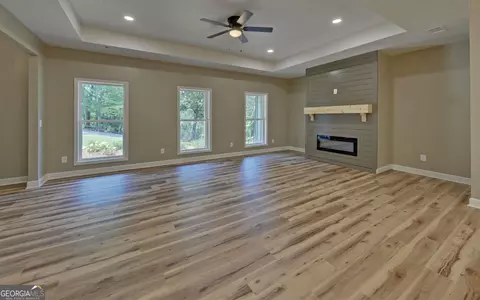 Living - 55 Wesley Cir, Toccoa, GA 30577 photo 4 of 4