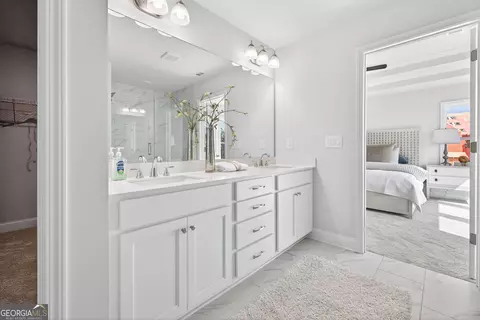 Bath - 1138 Bartlett Trce, Suwanee, GA 30024 photo 2 of 3
