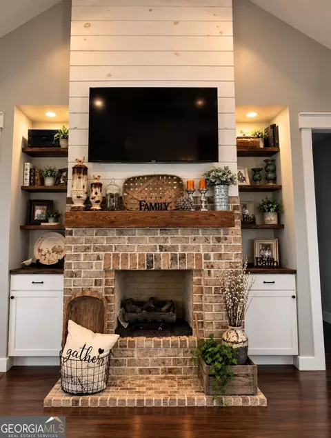 Living - 9999 Lynntown Rd, Collins, GA 30421 photo 2 of 2