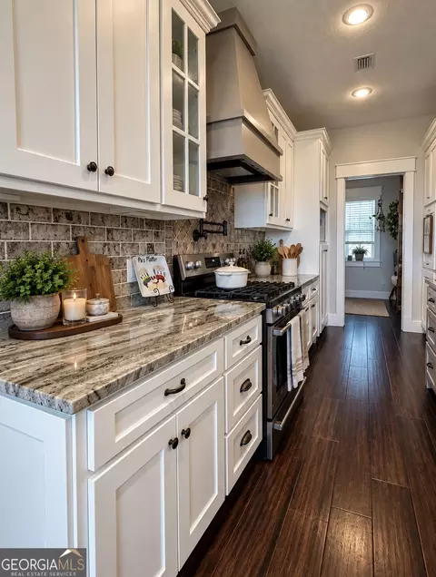 Kitchen - 9999 Lynntown Rd, Collins, GA 30421 photo 2 of 3
