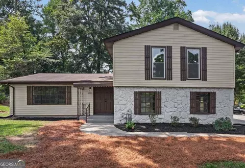 6883 Creekmoor Ln, Riverdale, GA 30296