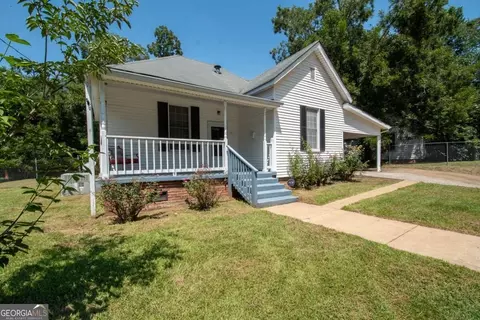 20 Wilson St, Manchester, GA 31816
