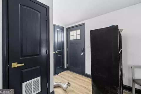Entry Way - 16 Robin Rd, Austell, GA 30168 photo 1 of 3
