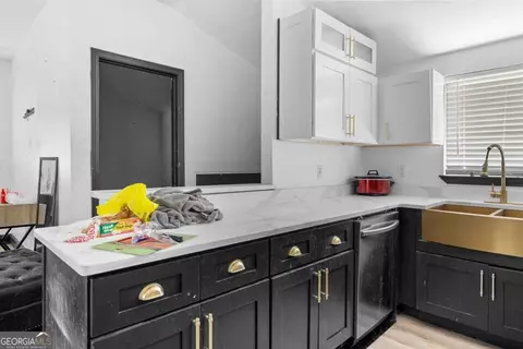 Kitchen - 16 Robin Rd, Austell, GA 30168 photo 2 of 3