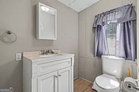 Bath - 915 Steele Dr, Hampton, GA 30228 photo 1 of 3