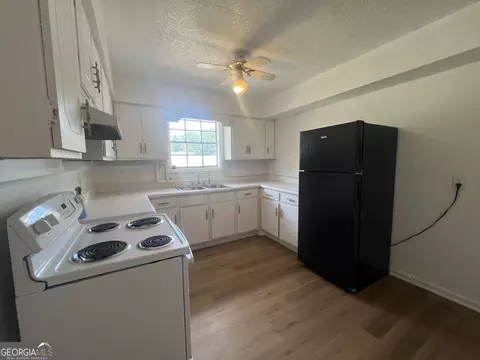 Kitchen - 1529 S Davis Rd, Lagrange, GA 30241 photo 2 of 2
