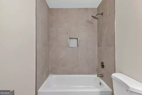 Bath - 1307 Heritage Ct, Hampton, GA 30228 photo 3 of 6