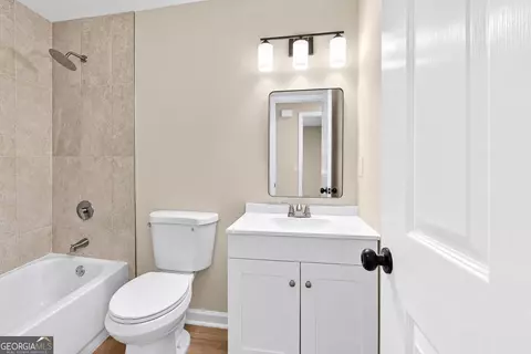 Bath - 1307 Heritage Ct, Hampton, GA 30228 photo 2 of 6