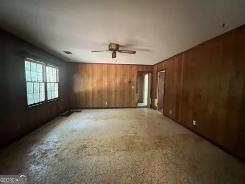 Living - 404 Debra Dr, Lagrange, GA 30240 photo 4 of 4
