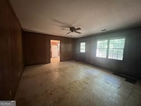 Living - 404 Debra Dr, Lagrange, GA 30240 photo 3 of 4