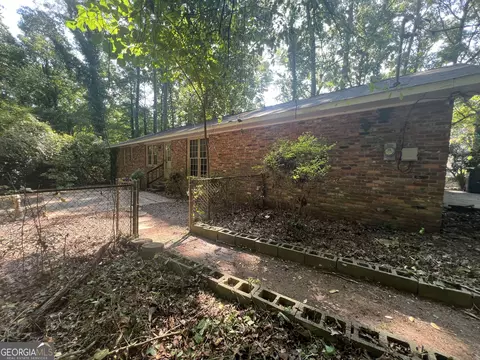 Exterior - 404 Debra Dr, Lagrange, GA 30240 photo 3 of 5