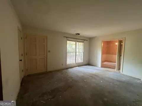 Living - 404 Debra Dr, Lagrange, GA 30240 photo 2 of 4