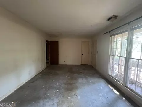 Living - 404 Debra Dr, Lagrange, GA 30240 photo 1 of 4
