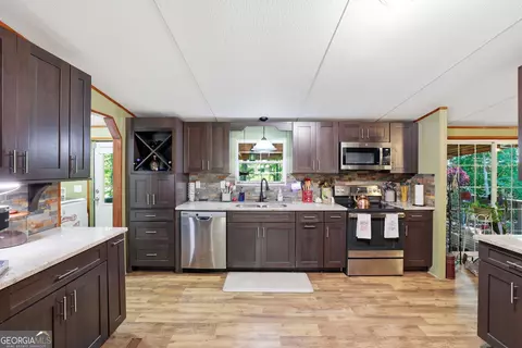 Kitchen - 1 Pine Needle Trl, Martin, GA 30557 photo 2 of 4