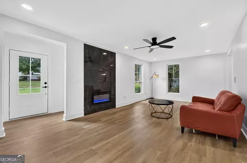 Living - 515 E Lee St, Thomaston, GA 30286 photo 1 of 3