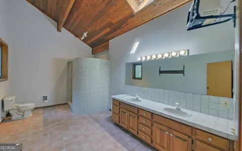 Bath - 3014 Prather Bridge Rd, Toccoa, GA 30577 photo 2 of 4