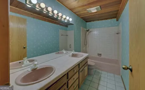 Bath - 3014 Prather Bridge Rd, Toccoa, GA 30577 photo 1 of 4