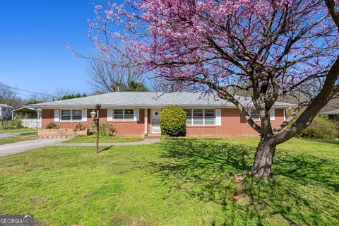 868 Fairview Ave, Hartwell, GA 30643