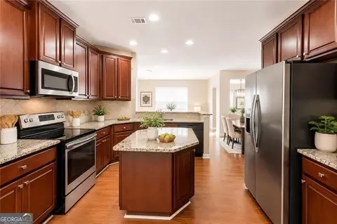 Kitchen - 300 Hampton Pl, Canton, GA 30115 photo 2 of 3