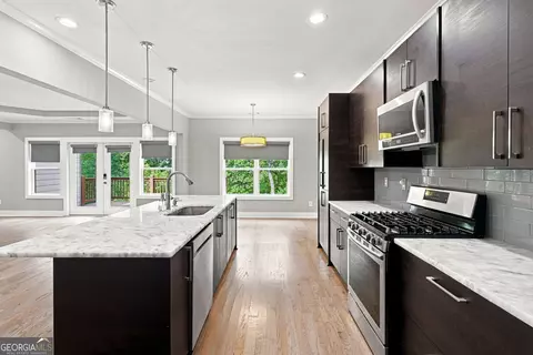 Kitchen - 159 N Edenfield Ridge Dr SE, Rome, GA 30161 photo 2 of 5