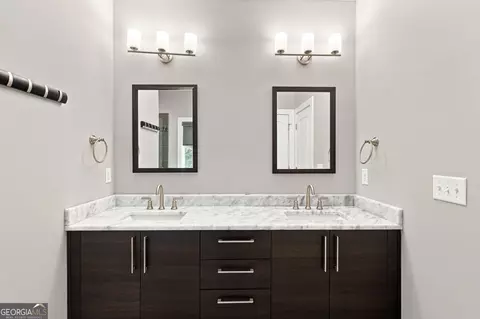 Bath - 159 N Edenfield Ridge Dr SE, Rome, GA 30161 photo 7 of 9